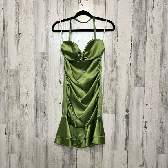 Green dress - Picture 1 of 5